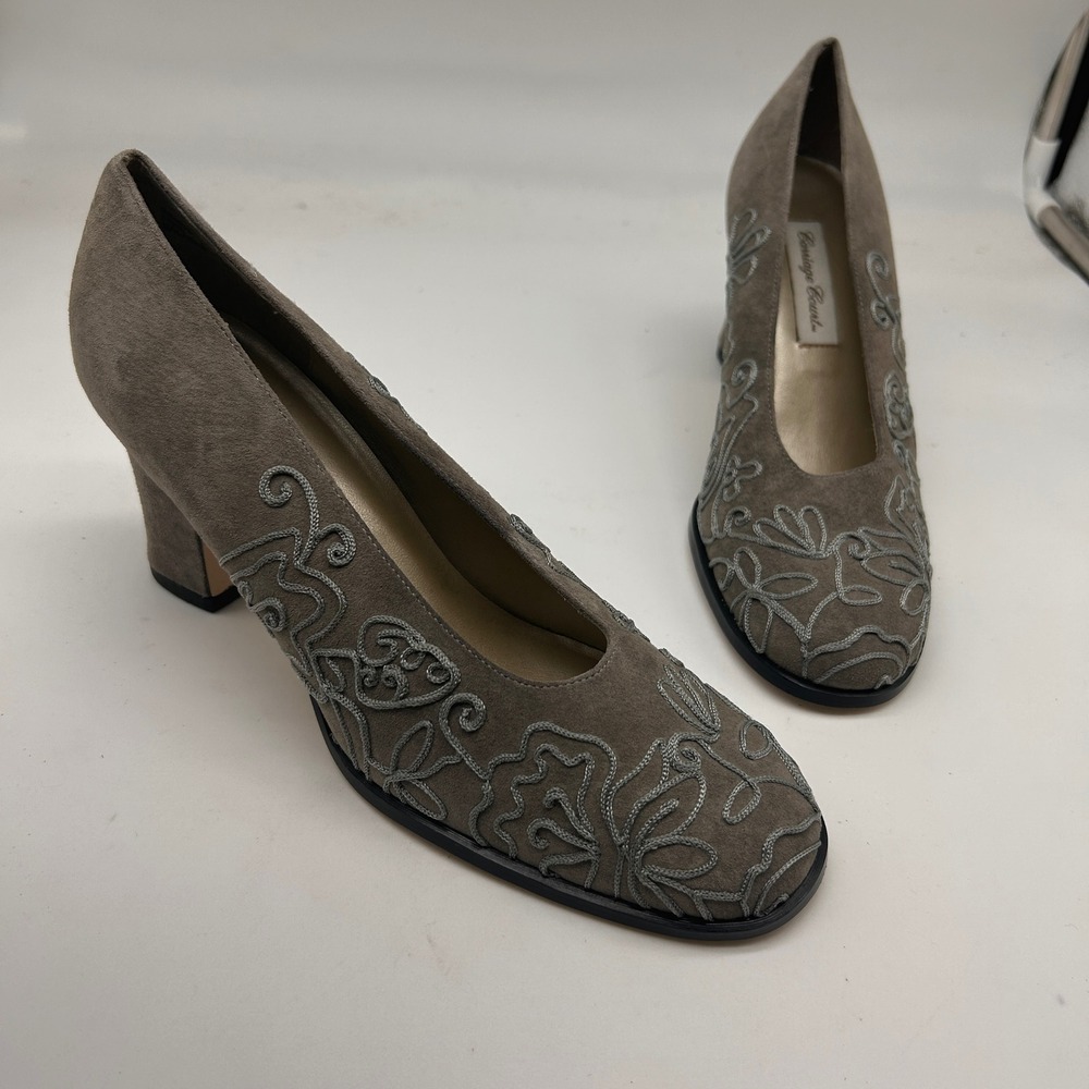 Carriage‎ Court Emily Taupe Suede Floral Block Heel Pumps Womens 8 Vintage
